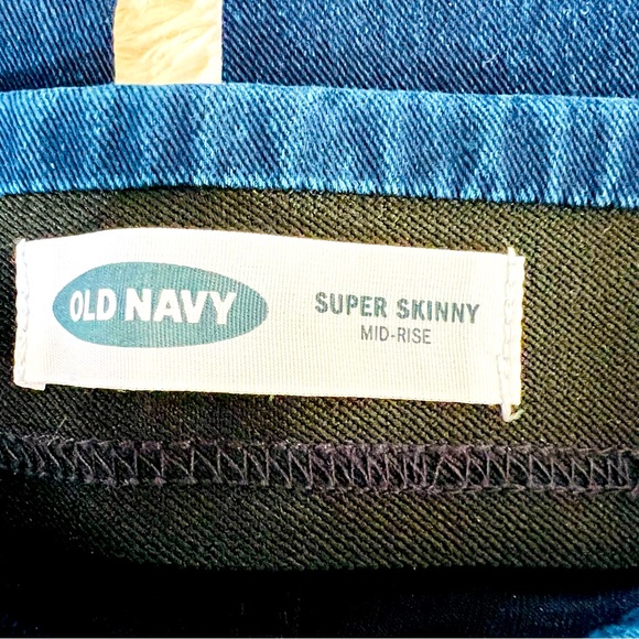 NWT, Old Navy super skinny slimming effect waistband Jean/Jegging size 2 long - Picture 4 of 5
